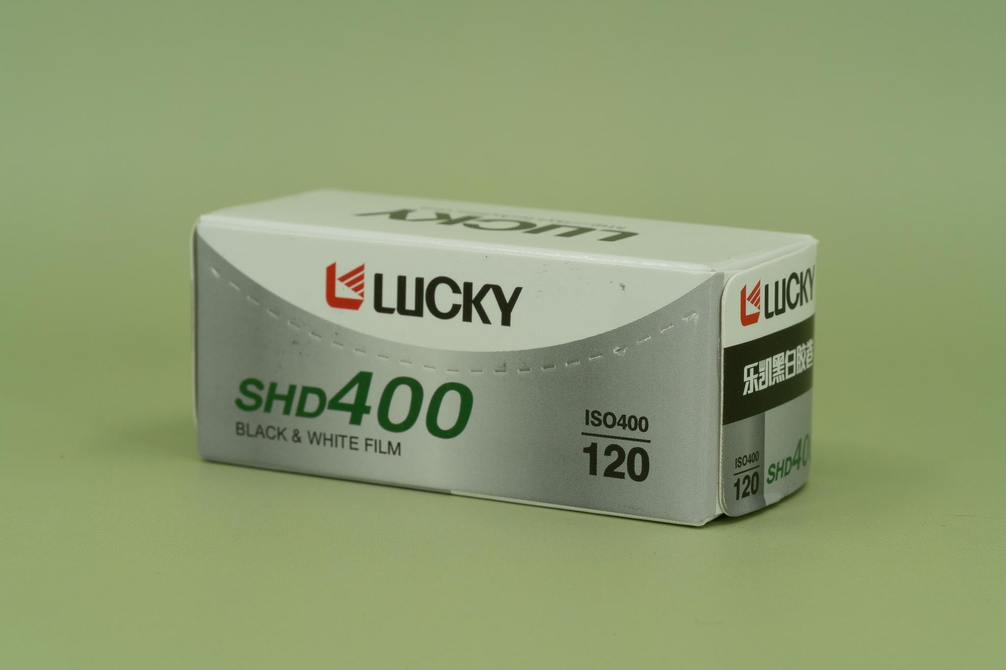Lucky SHD400 120 black and white film box on a green background